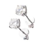 PAIR OF 18 CT WHITE GOLD DIAMOND STUD EARRINGS