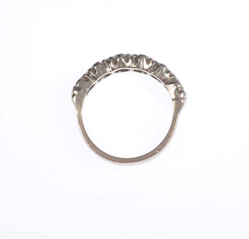 18 CT WHITE GOLD SIX STONE DIAMOND RING - Image 2 of 3