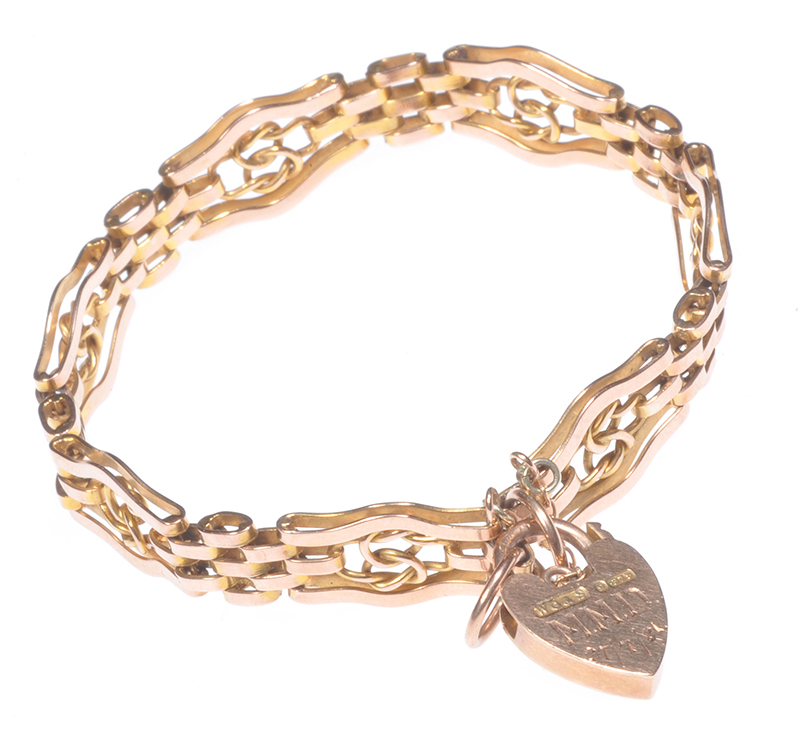 9 CT GOLD GATE BRACELET WITH ENGRAVED HEART PADLOCK SHAPED CATCH