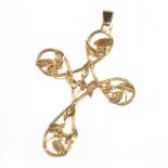 18 CT GOLD CROSS PENDANT WITH LEAF DETAILING