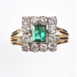 9 CT GOLD EMERALD & DIAMOND CLUSTER RING