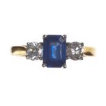 18 CT GOLD SAPPHIRE AND DIAMOND RING