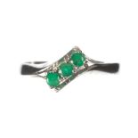 18 CT WHITE GOLD AND EMERALD TWIST RING