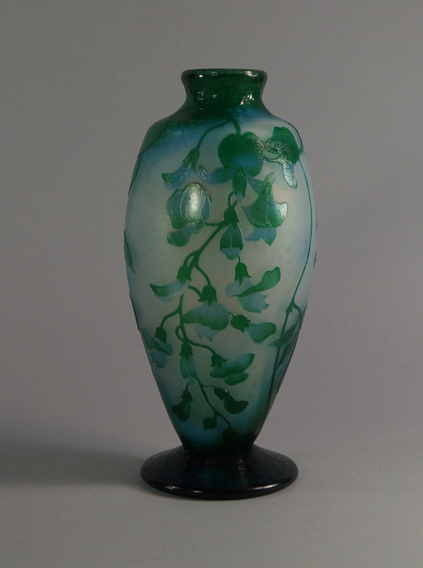 A Daum Nancy style glass vase, 20th cent