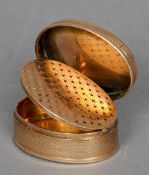 A Regency unmarked gold vinaigrette 
Of oval form with engine turned decoration.  3.5 cm high.