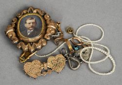 A small quantity of miscellaneous gold and other jewellery
 CONDITION REPORTS: Some damages and