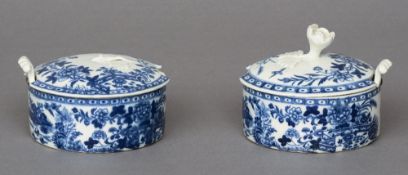 A pair of 18th/19th century Worcester blue and white butter boats and covers
Each of circular