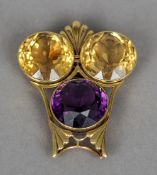 A semi-precious stone set yellow metal clip brooch
5 cm long. CONDITION REPORTS: Generally in good