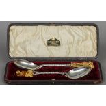 A pair of late 19th/early 20th century cased ivory handled silver plated serving spoons
Each