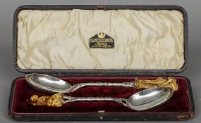 A pair of late 19th/early 20th century cased ivory handled silver plated serving spoons
Each