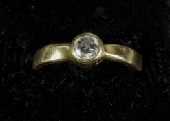 A diamond set 18 ct solitaire ring, marked 750, with import mark for London 1986
The stone