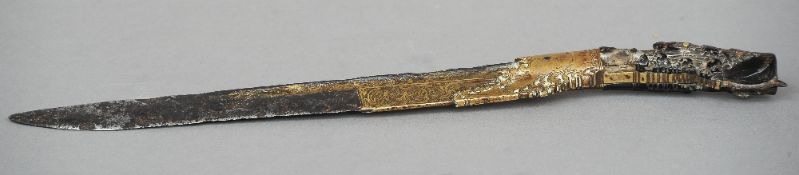 An 18th century Ceylonese (Sri Lankan) piha-kaetta (nobleman dagger)
The single edged steel blade