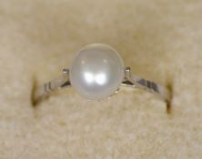 An 18 ct white gold pearl set solitaire ring
The pearl 7.5 cm diameter. CONDITION REPORTS: Generally