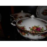 Two Royal Albert "Old Country Rose" ture