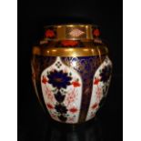 A Royal Crown Derby Imari pattern ginger jar