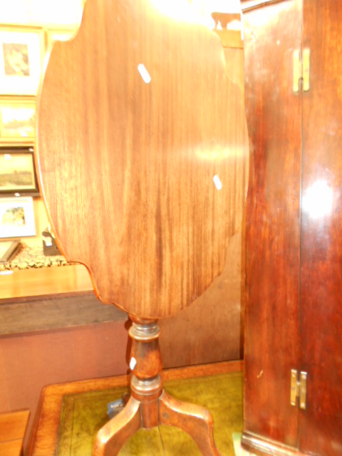A mid-19th C mahogany tilt-top table, th