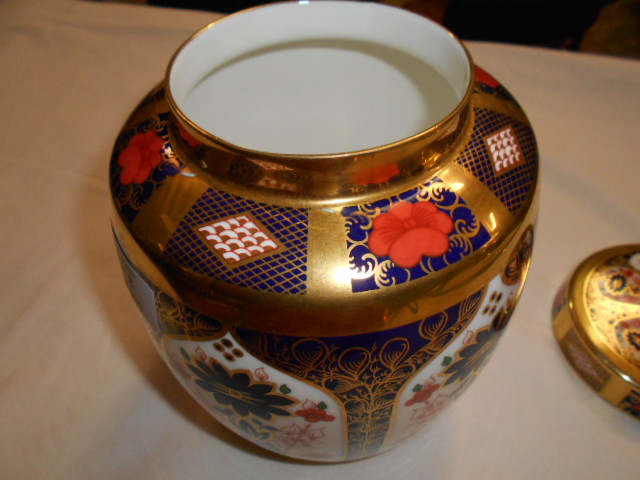 A Royal Crown Derby Imari pattern ginger jar - Image 2 of 3