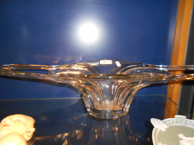 An art glass splash vase