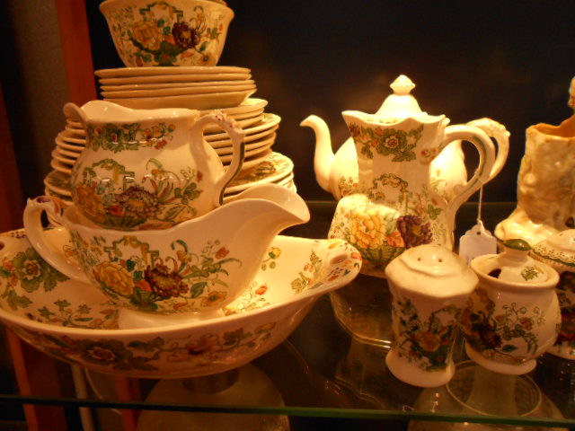 A Mason's 'Strathmore' part dinner and tea set comprising tea pot, dinner and side plates,