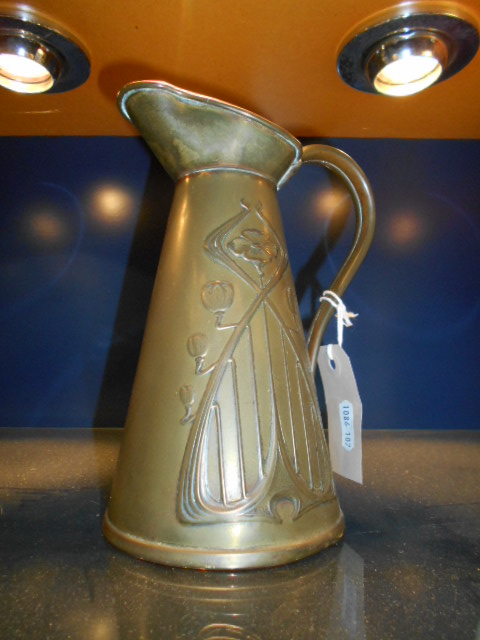 A Joseph Sankey brass Art Nouveau jug embossed with tulips