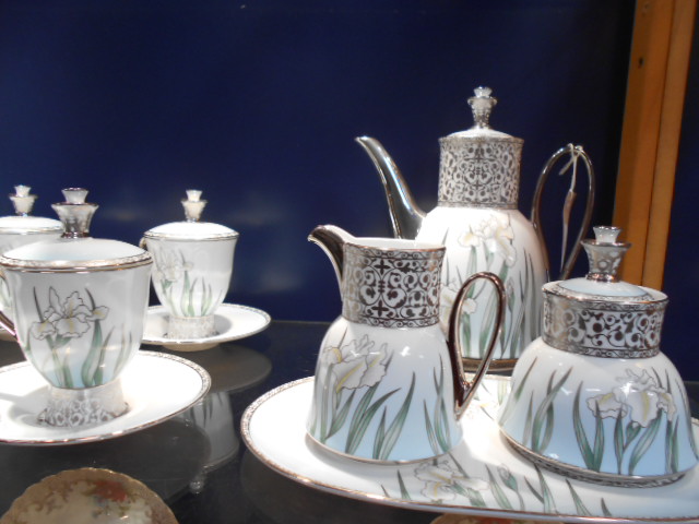 A Prouna fine bone china tea-set comprising of teapot, sugar and cream jug,