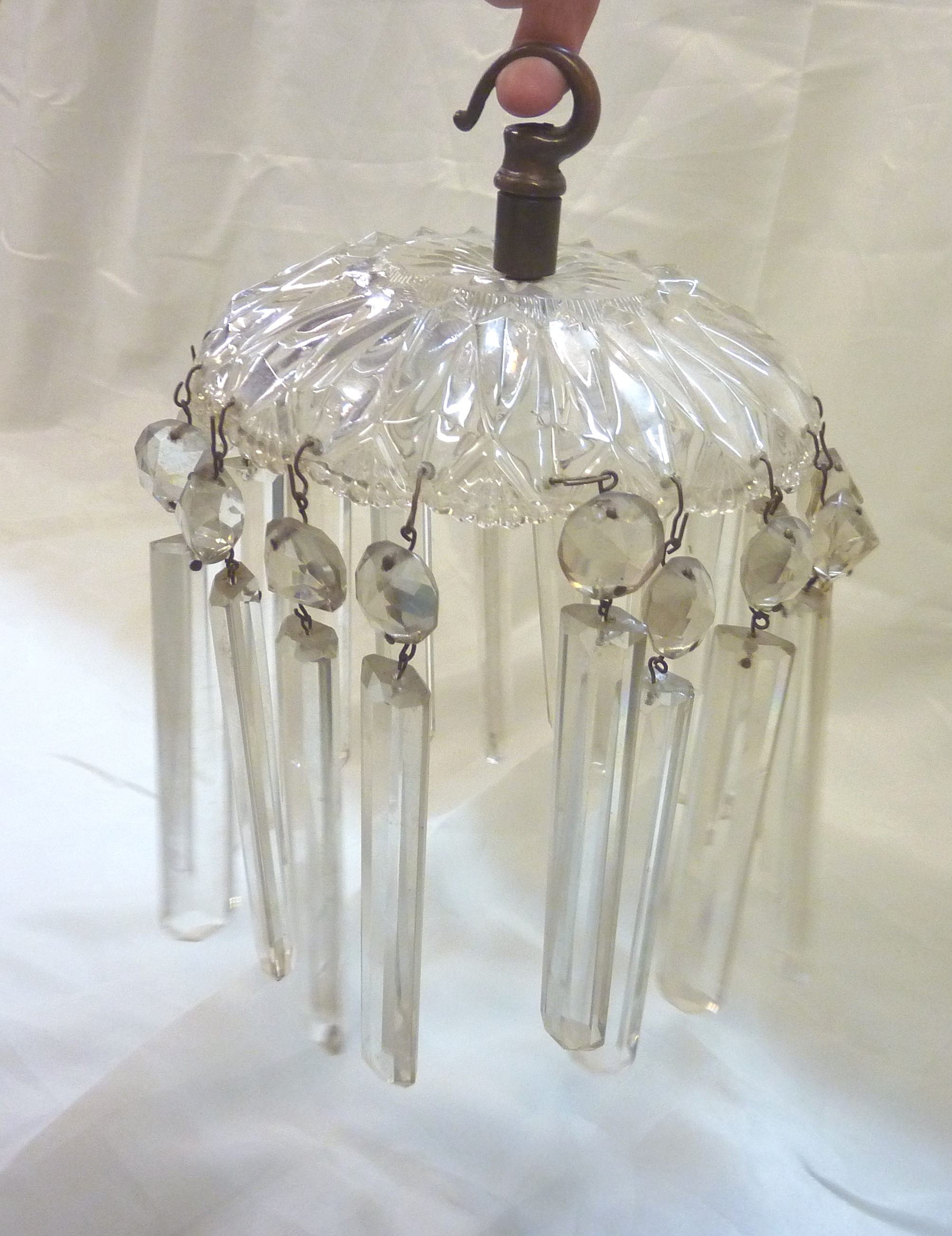 19th/20thC glass hanging light shade with pendants - Image 2 of 2