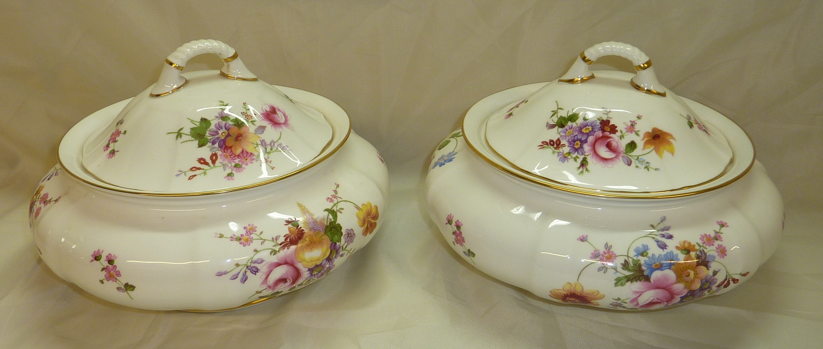 Pair Royal Crown Derby 'Derby Posie' vegetable dishes with covers