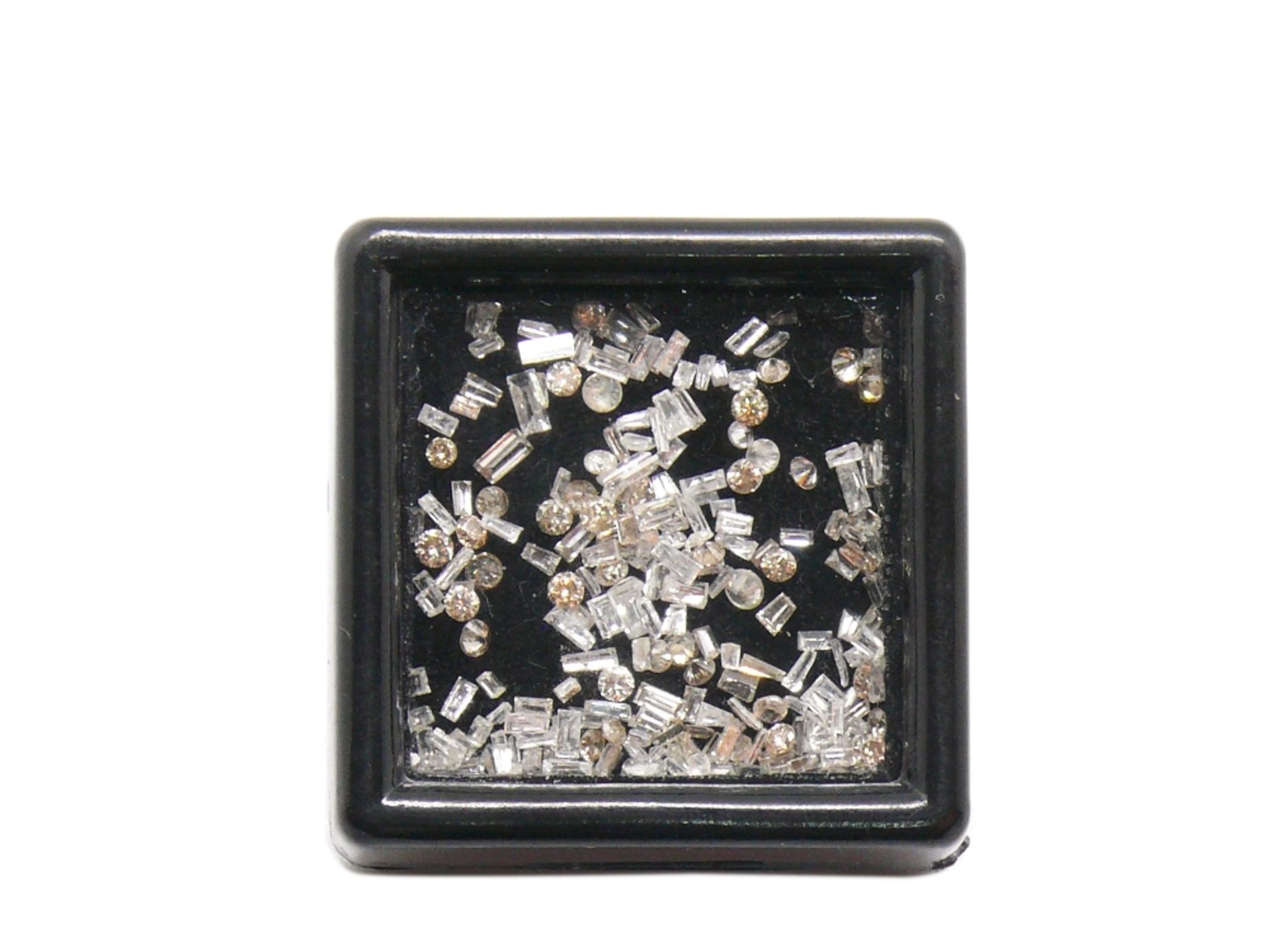 GROUP OF UNMOUNTED DIAMONDS Talla brillante y talla baguette (2,87 ct. total aprox.) Starting Price: