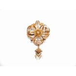 BROOCH, LATE 19TH CENTURY Montura en oro, piedras y esmalte, 8,5 gr. Starting Price: €270