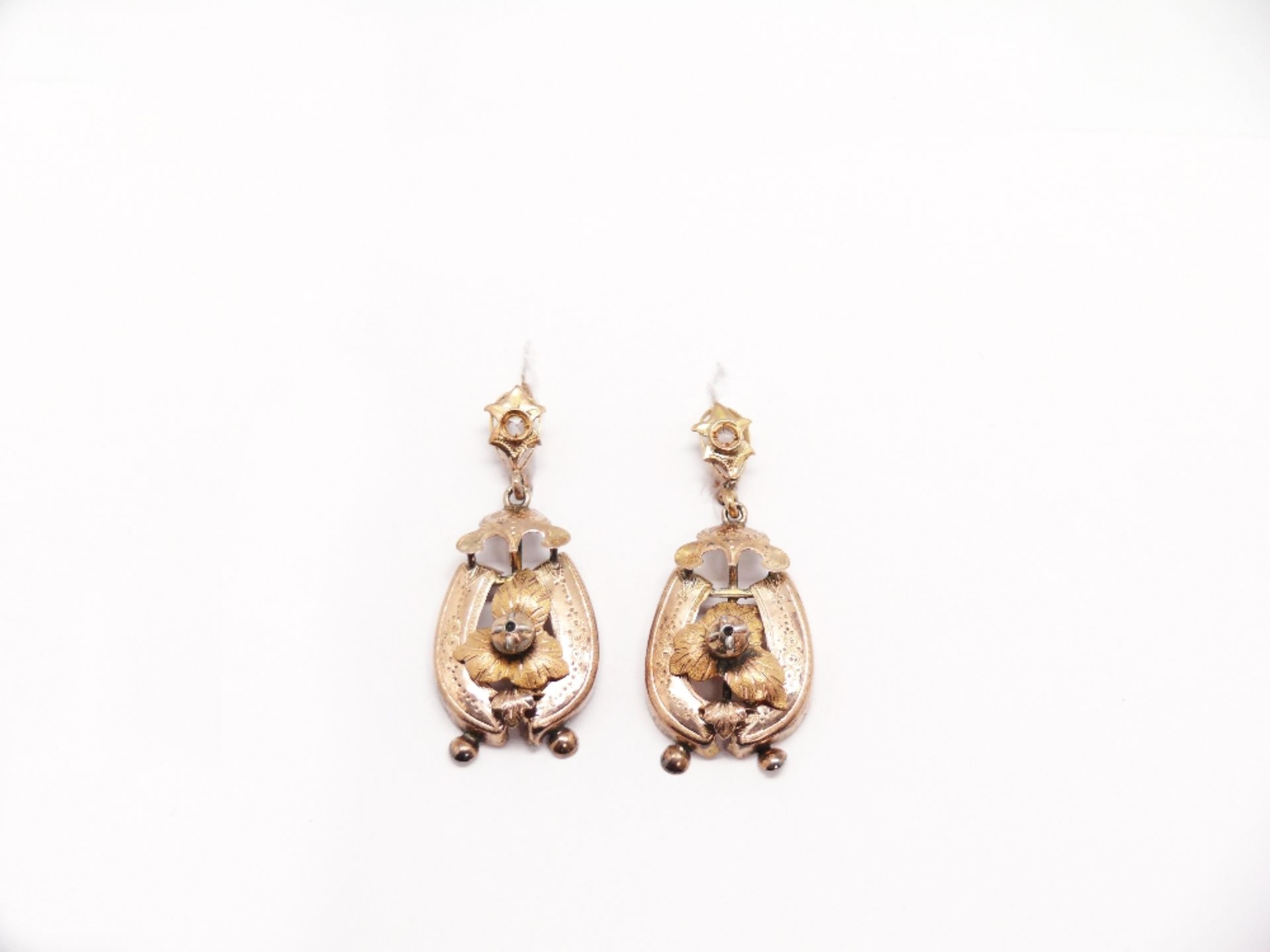 EARRINGS, LATE 19TH CENTURY Montura en oro de 14 kl. y piedras, cierre catalán, 3,6 gr. Starting