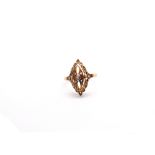 NAVETTE RING En oro amarillo y piedras, 1,8 gr. Starting Price: €70