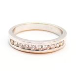 HALF-ETERNITY RING Montura en oro blanco de 18 kl. con diez diamantes talla brillante (0,60 ct.