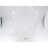 NECKLACE De perlas barrocas con cierre en plata chapada en oro con piedras incrustadas, 92 cm. long.