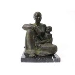 LUISA GRANERO (Barcelona, 1924-2012). "Maternidad", escultura de bulto redondo en bronce, 38 cm.