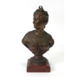 JEAN ANTOINE HOUDON (Versalles, 1741-París, 1828). "Busto de Diana", en bronce con pátina marrón, 29