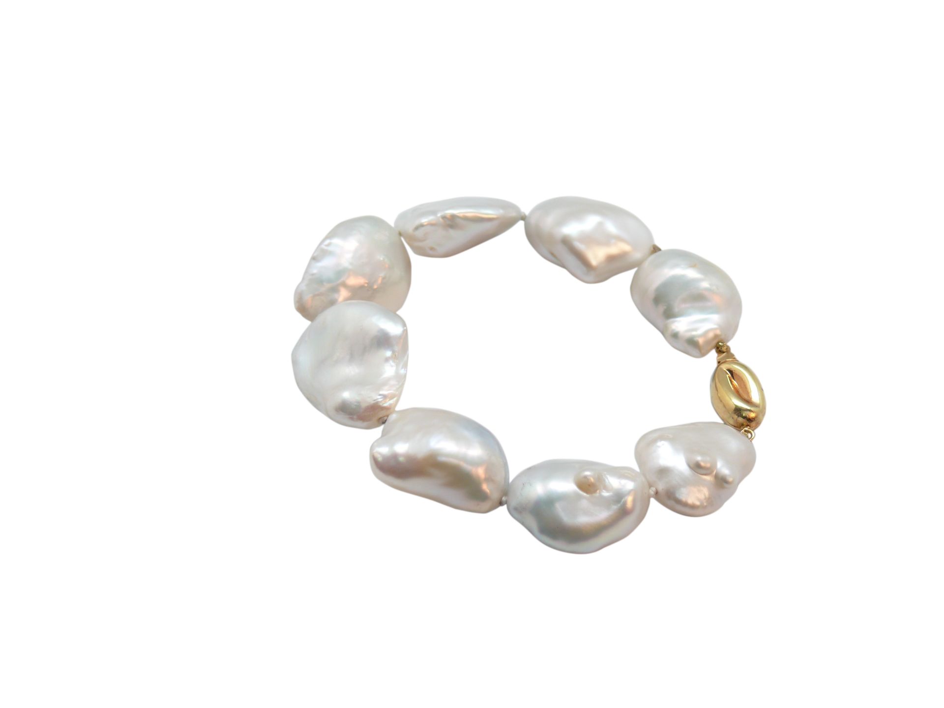 BRACELET De perlas barrocas cultivadas de 16-20 mm. Cierre piñón en oro de 18 kl., 27,5 gr. Starting