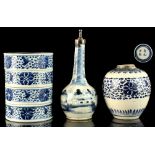 Property of a gentleman - a Chinese blue & white sectional stacking box, late 18th century,