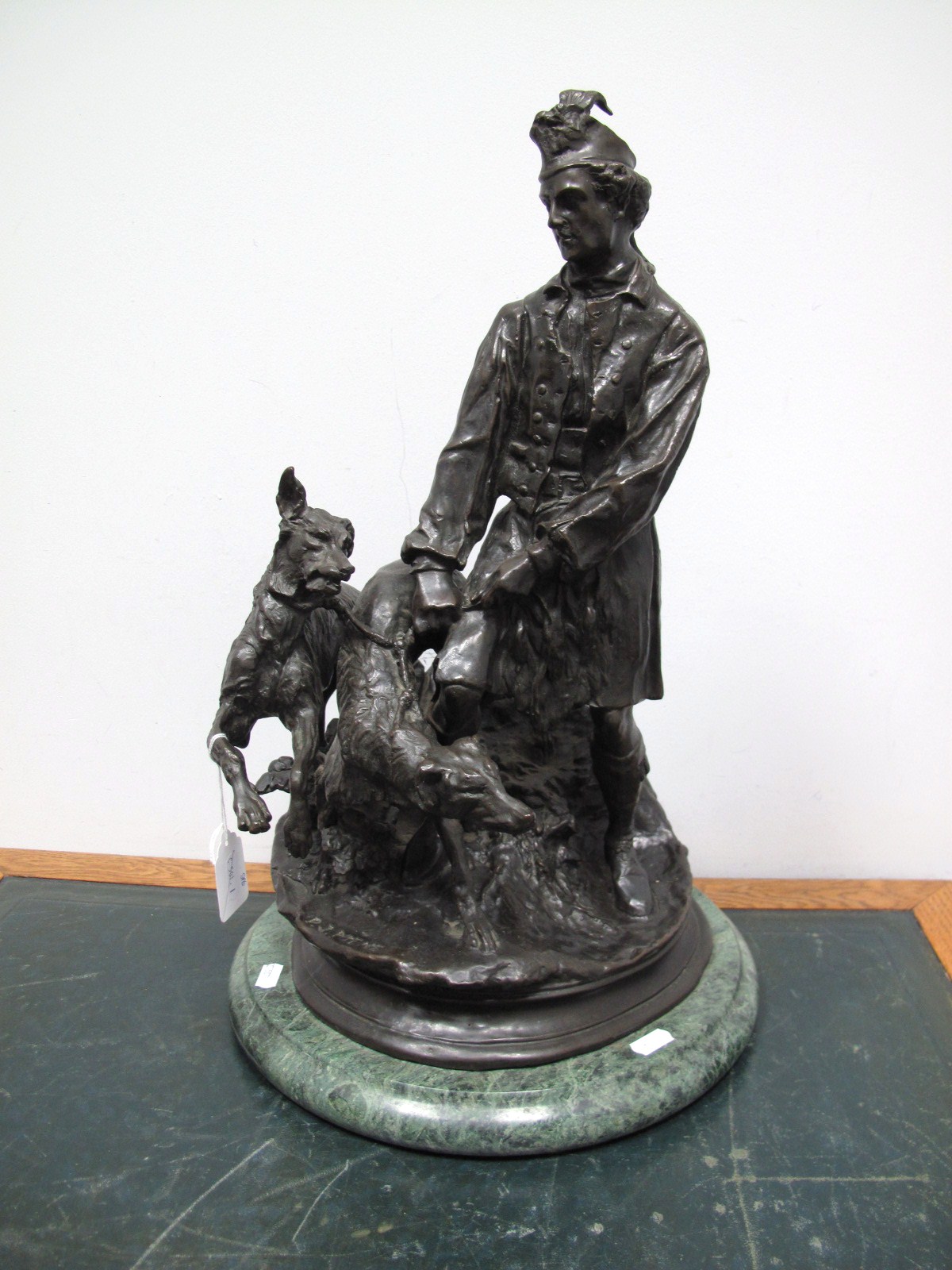 MANNER OF PIERRE-JULES MÉNE (1810-1879) Chasseur Écossais Tenant Deux Chiens, bronze, bears