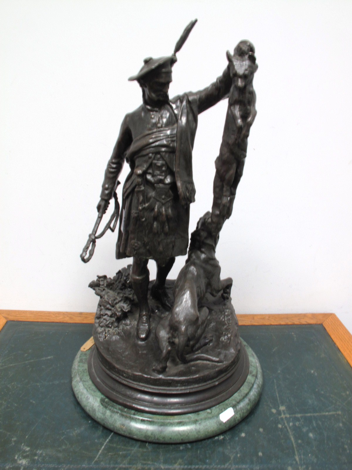 MANNER OF PIERRE-JULES MÉNE (1810-1879) Chasseur Écossais un Renard au Chien, bronze, bears