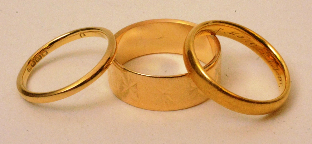 Two 18ct gold wedding bands, 6.8g, toget