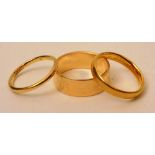 Two 18ct gold wedding bands, 6.8g, toget