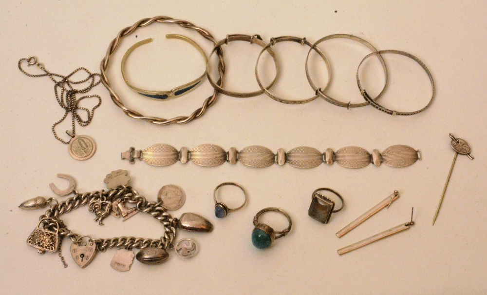 A collection of various silver jewellery