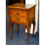 A walnut bedside chest of drawers, with