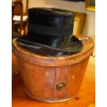 A vintage black top hat, with tan leather carry case, 31cm diameter CONDITION REPORT: Lot 324 -