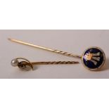 A yellow metal Prince Of Wales blue enamelled tie pin, with original box, 3.5g, 6.5cm long, together