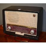 A vintage Philips Bakelite radio, 30.5cm high x 40.