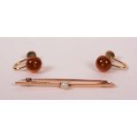 A 9ct gold and pearl bar brooch, 5cm long, 1.