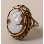 A 9ct gold cameo ring,