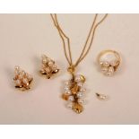 An 18ct and 14ct gold pearl pendant, ring and earring near set,