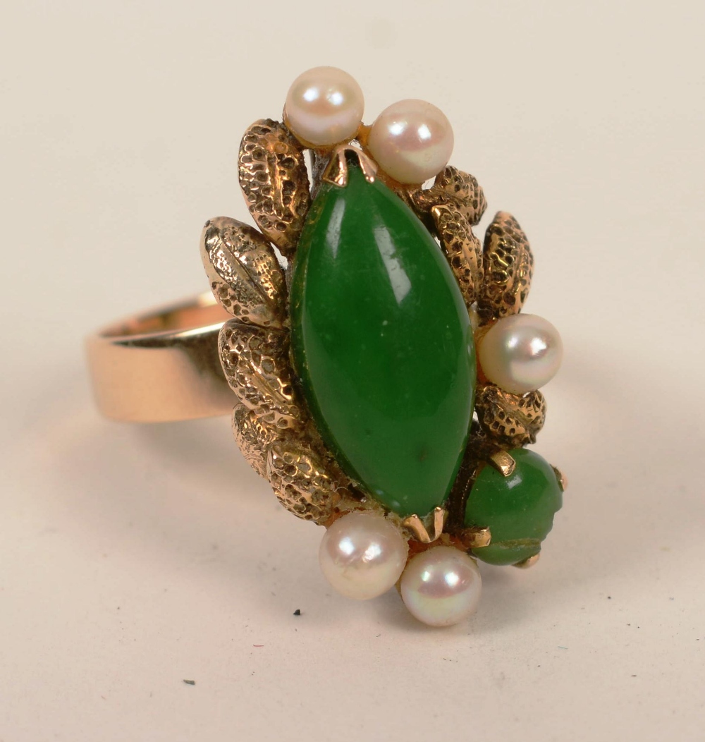 A 14ct gold jade and pearl ring,